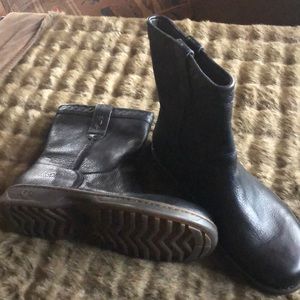 UGG Men’s Above Ankle Back Leather Boots